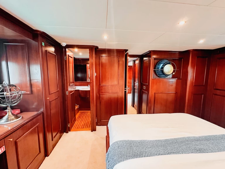 Alquiler de barcos Dubaï harbour barato de Freedom