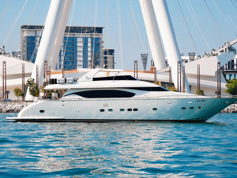 Sunseeker X8 de alquiler a Dubaï harbour