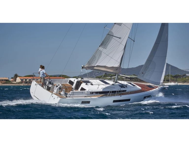 Alquiler de embarcaciones Jeanneau Sun Odyssey 440 enNéa Péramos en Samboat