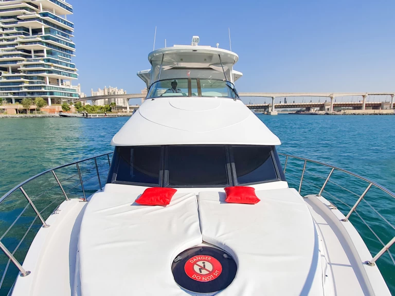 Alquiler de Azimut X23 en Dubaï harbour
