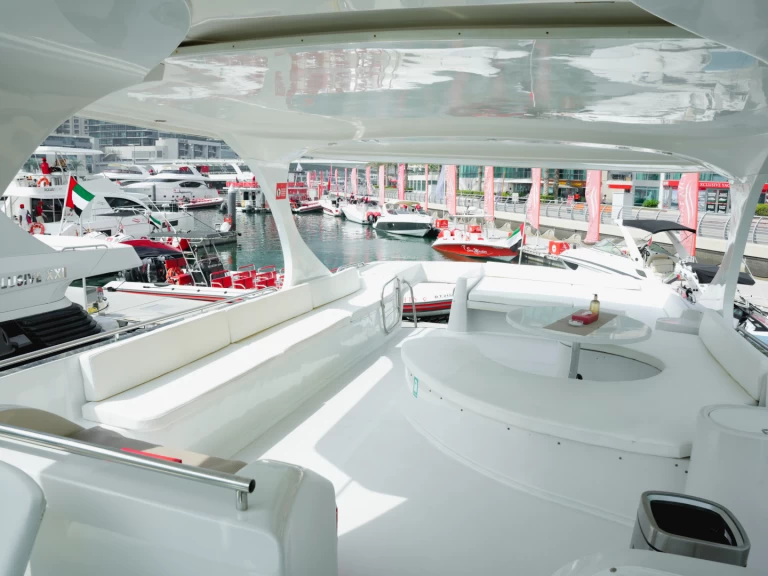 Alquiler de embarcaciones Azimut X24 enDubaï harbour en Samboat