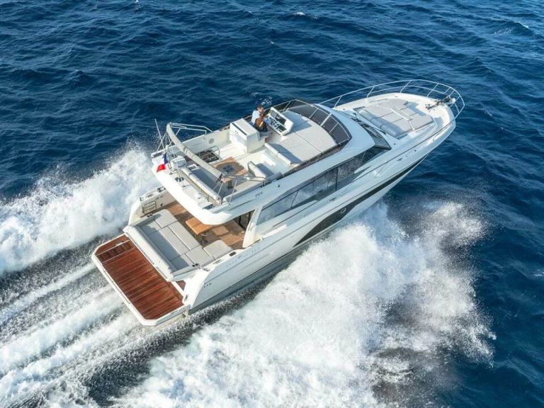 Alquiler de embarcaciones Jeanneau Prestige 590 enSukošan en Samboat
