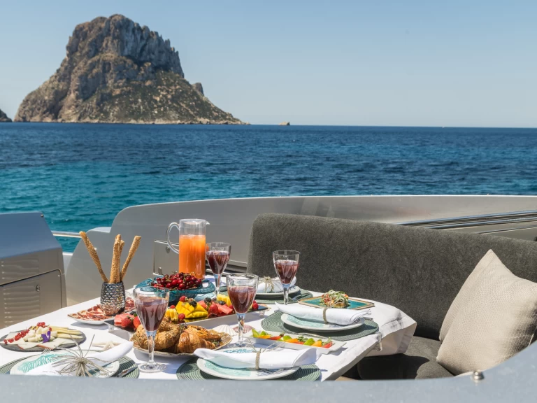 Alquiler de embarcaciones Pershing Pershing 90 enIbiza (Ciudad) en Samboat