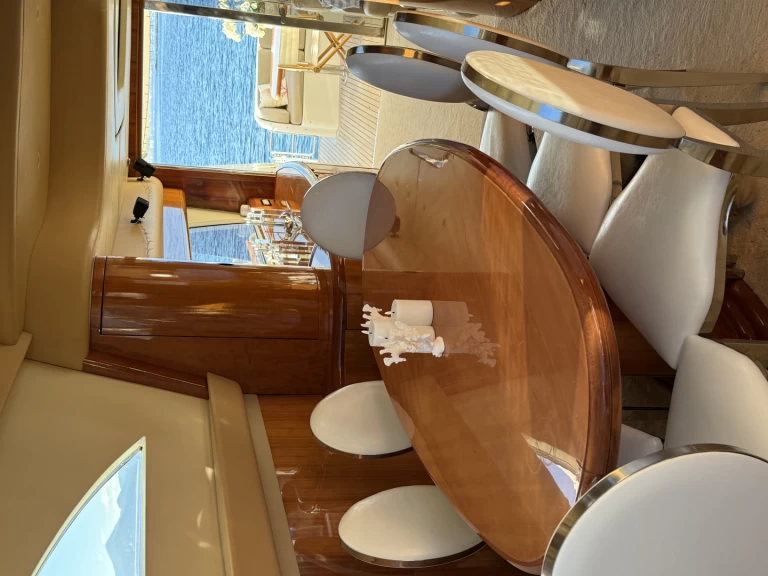 Alquiler de Yate de lujo, con o sin patrón Uniesse Fontvieille