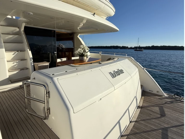 Uniesse 72 Flybridge de alquiler a Fontvieille