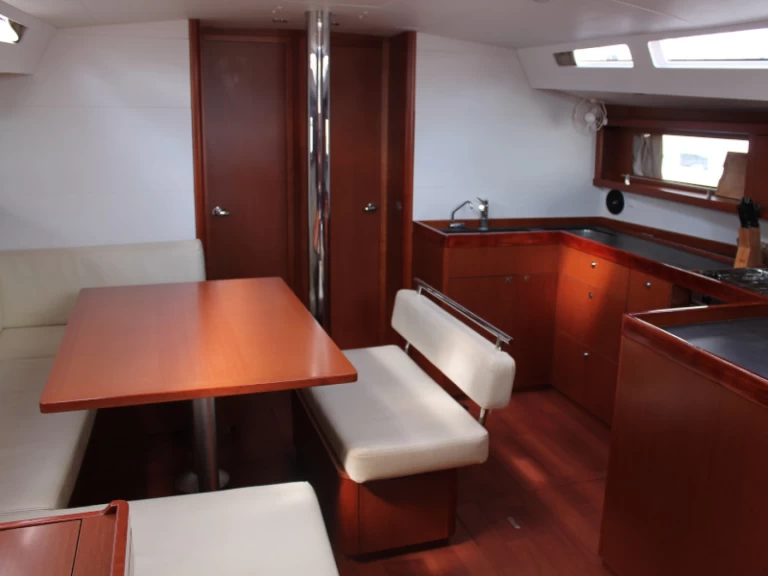 Alquiler de barcos Marsala barato de Oceanis 48