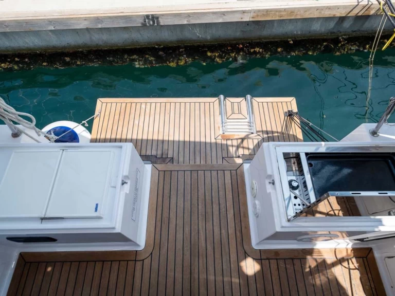 Alquiler de Velero, con o sin patrón Elan Pula