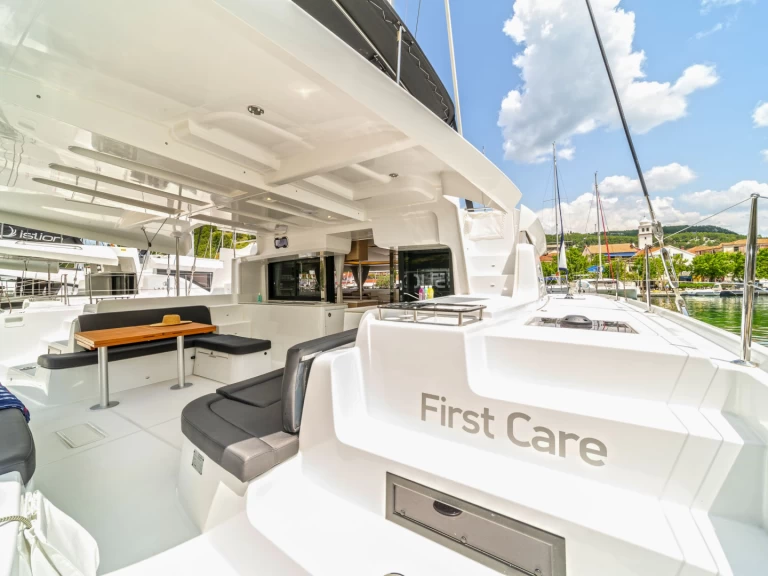 Alquiler de Catamarán, con o sin patrón Lagoon Skradin