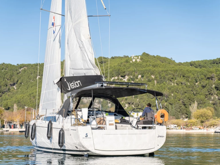 Alquiler de barcos Skradin barato de Oceanis 37.1