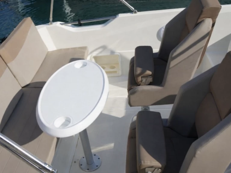 Quicksilver Activ 605 Sundeck de alquiler a España