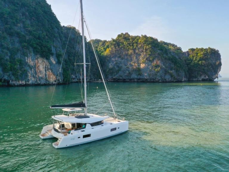 Alquiler de embarcaciones Lagoon Lagoon 42 Millenium enHyères en Samboat