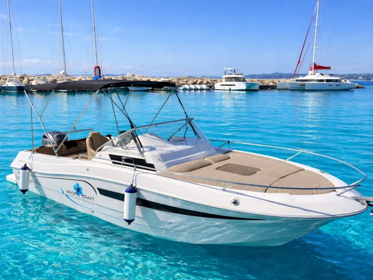 Alquiler de Pacific Craft Pacific Craft 700 SC en Nice