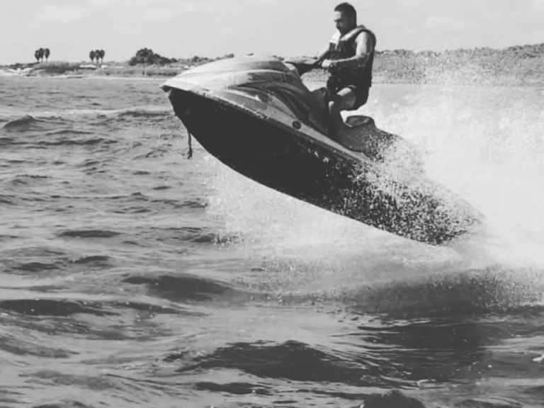 Alquiler de Yamaha Yamaha VX en Torre Vado