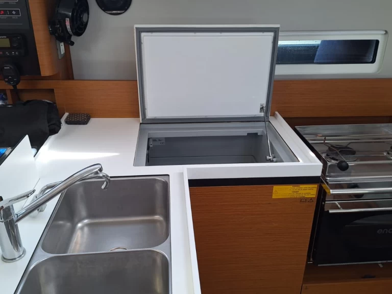 Alquiler Velero Jeanneau con o sin  título de navegación