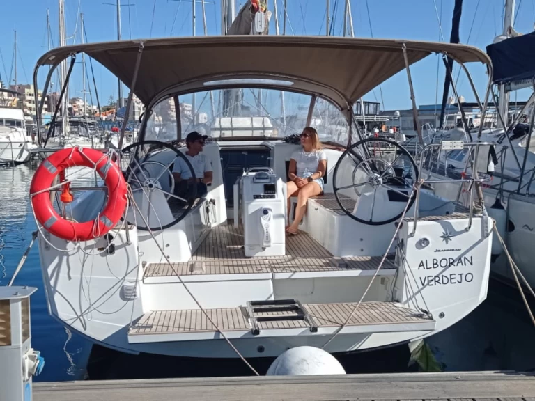 Alquiler de embarcaciones Jeanneau Sun Odyssey 410 enLas Galletas en Samboat