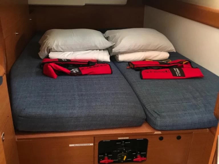 Alquiler Velero Jeanneau con o sin  título de navegación