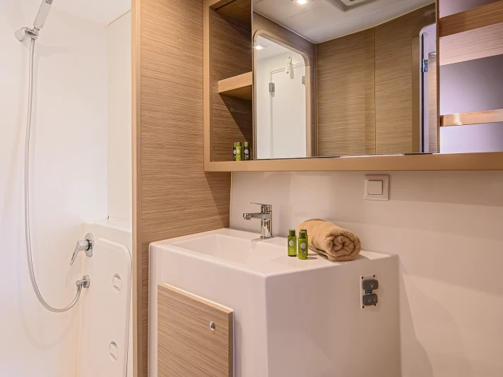 Alquiler de Catamarán, con o sin patrón Lagoon Trogir