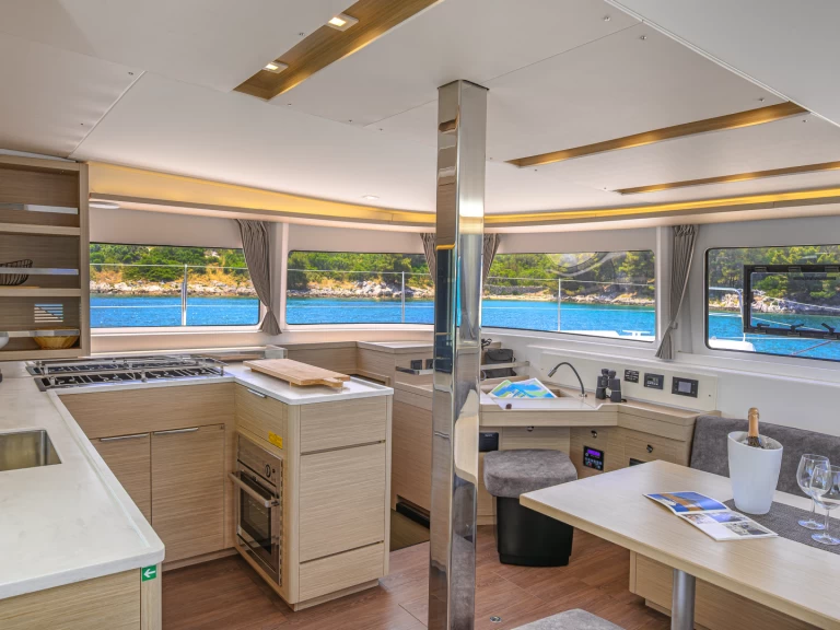 Alquiler de Catamarán, con o sin patrón Lagoon Trogir