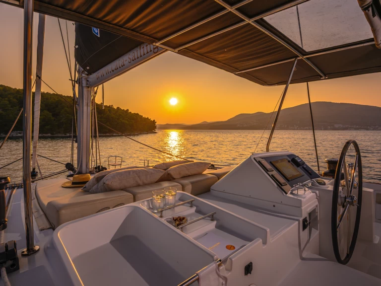 Alquiler de embarcaciones Lagoon Lagoon 450 F enTrogir en Samboat