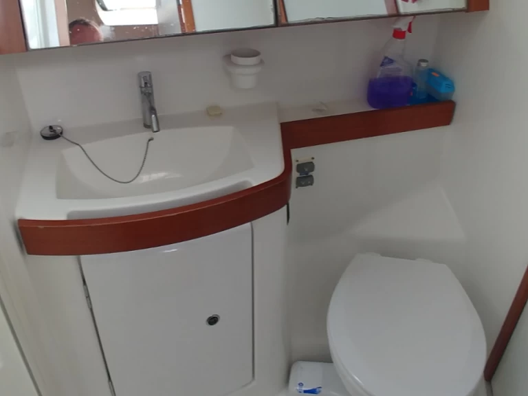 Alquiler de embarcaciones Bénéteau Oceanis 40 enZante en Samboat