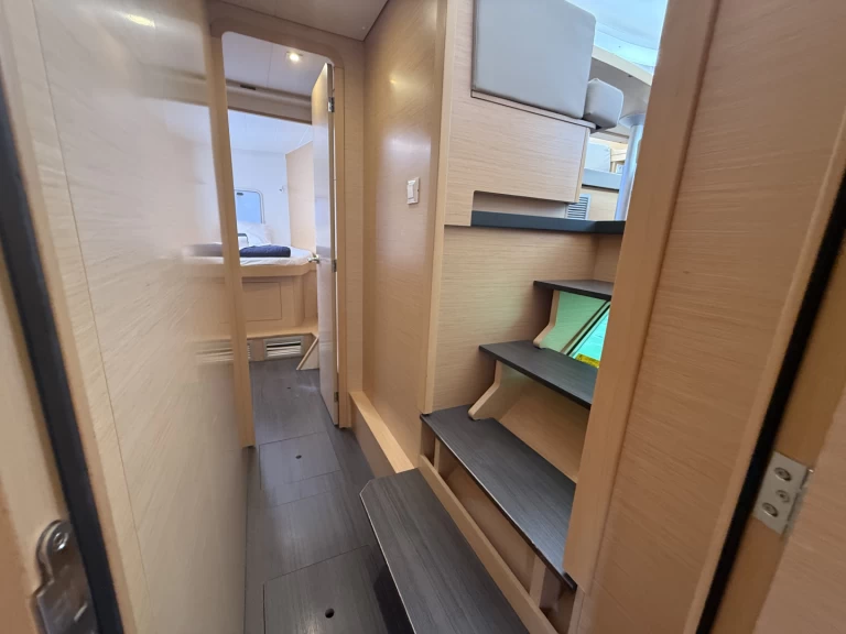 Alquiler de barcos Nikiána barato de Lagoon 42, 2020,  Air Condition, Generator, Water maker, Solar panel, Only with skipper, 2 SUP offered free