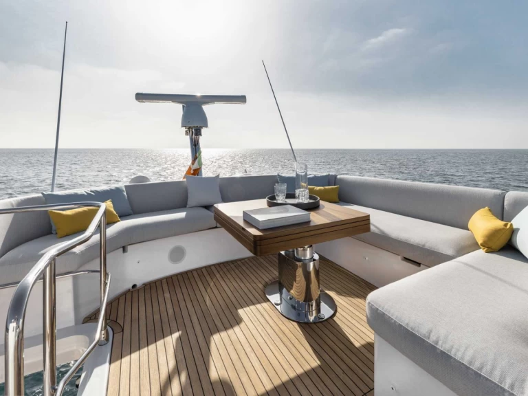 Yate de lujo para alquilar Polignano a Mare al mejor precio