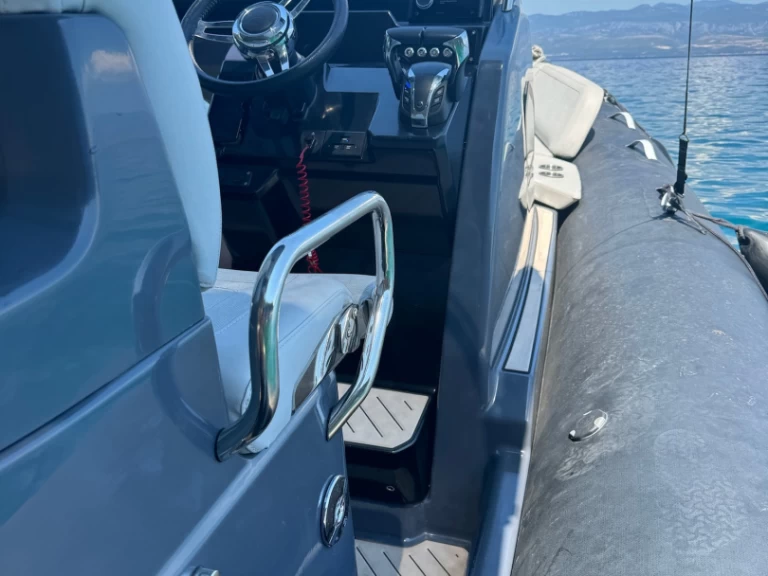 Zodiac Medline 9 de alquiler a Opatija