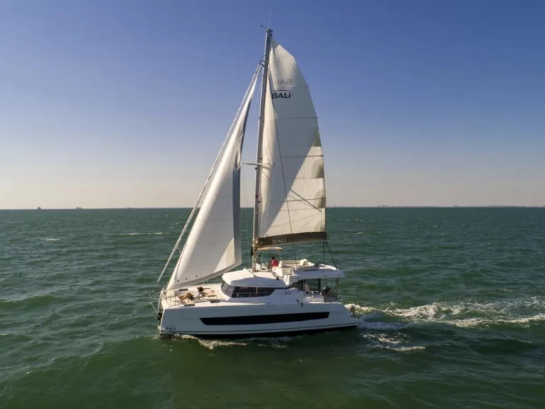 Alquiler Catamarán Bali con o sin  título de navegación