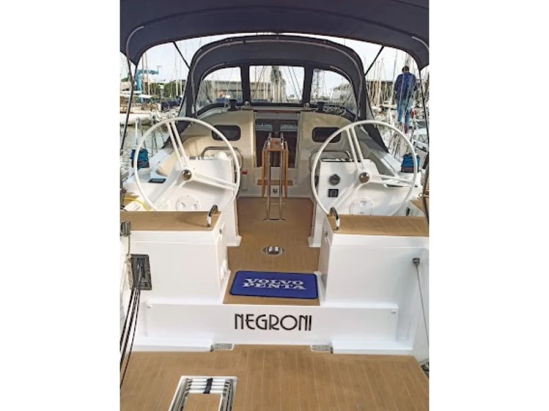 Alquiler de embarcaciones Elan Impression 40.1 enIbiza (Ciudad) en Samboat