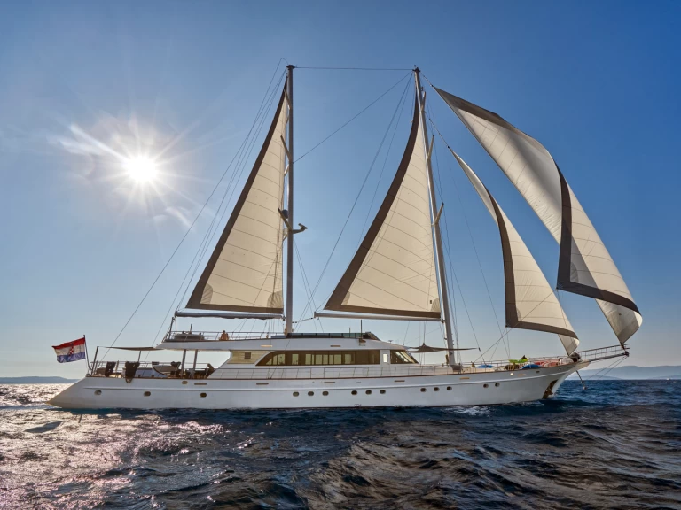 Alquiler de  Luxury motor sailer en Split