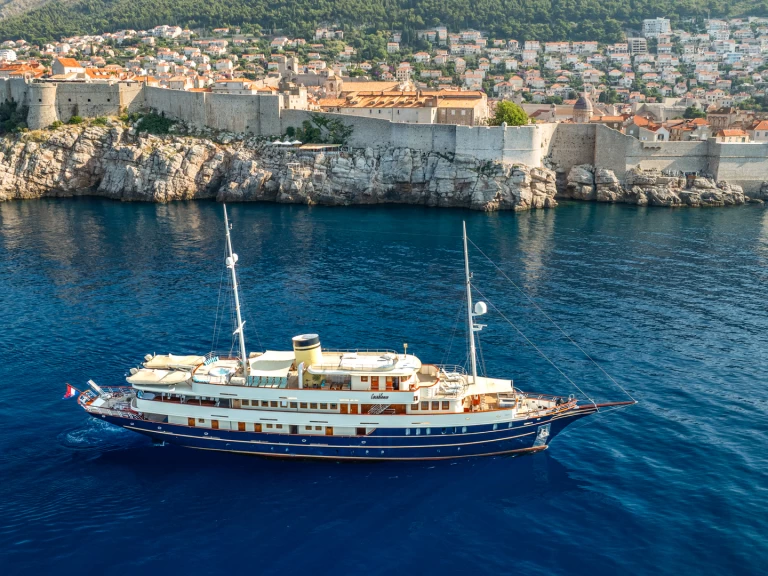 Alquiler Yate de lujo  con o sin  título de navegación