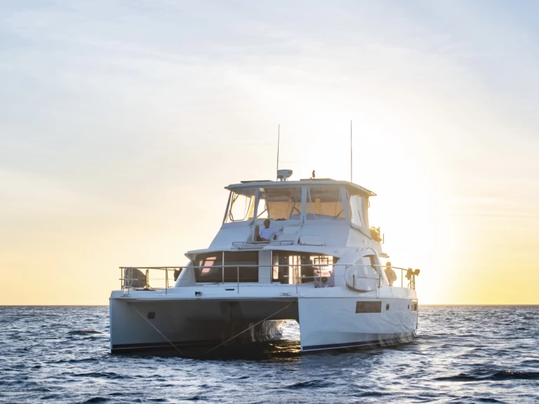 Alquiler Catamarán Power Cat  con o sin  título de navegación