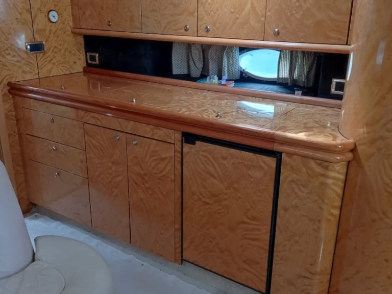 Alquiler de embarcaciones Sunseeker Camargue 51 enEspaña en Samboat