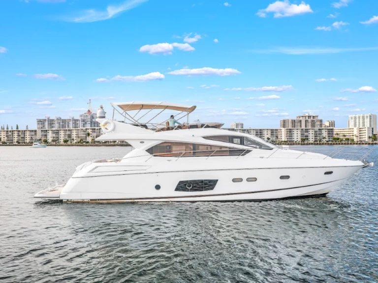 Alquiler de embarcaciones Sunseeker Manhattan 70 enMiami Beach en Samboat