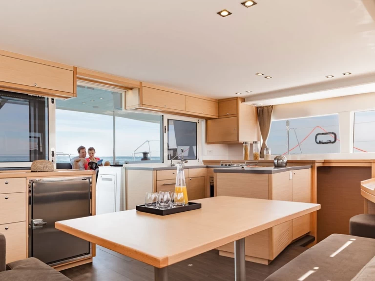 Alquiler de Catamarán, con o sin patrón Lagoon Portocolom