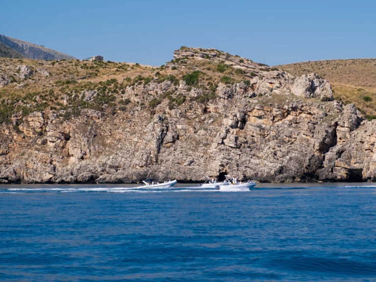 Alquiler Lancha bluline cantiere tancredi con o sin  título de navegación