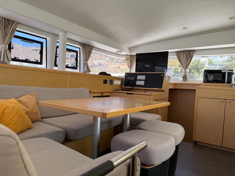 Alquiler de Catamarán, con o sin patrón Lagoon Álimos