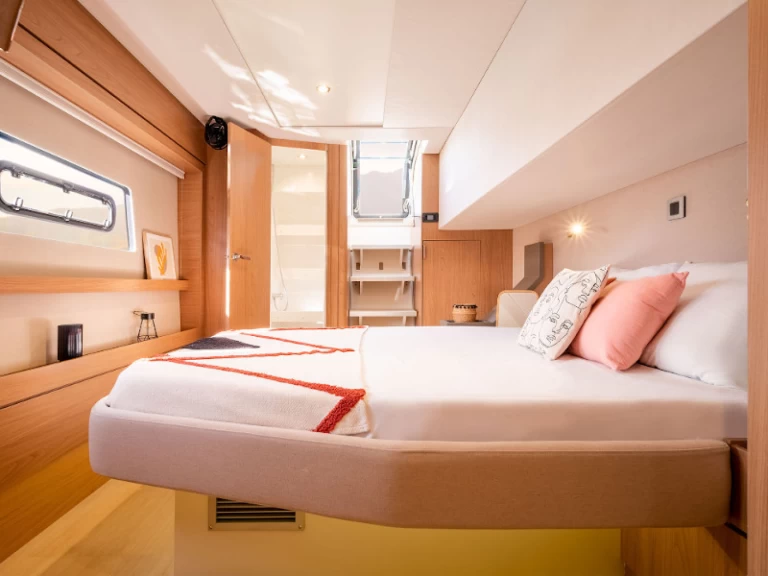 Catamarán para alquilar Lávrio al mejor precio