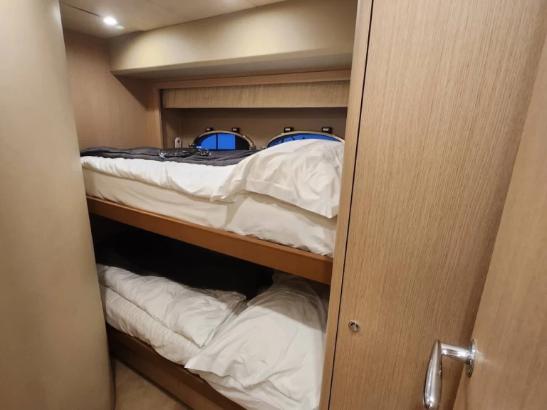 Yate de lujo para alquilar Podstrana al mejor precio