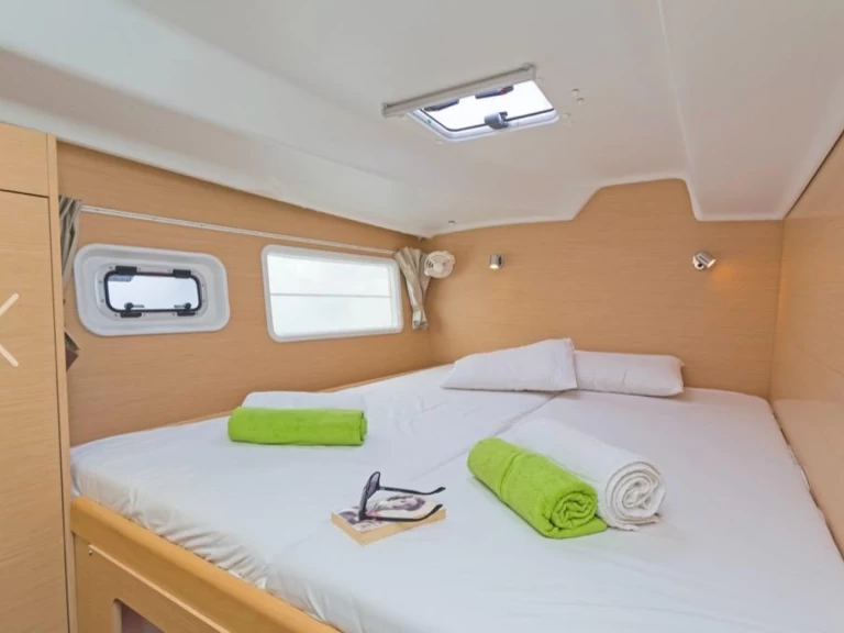 Alquiler de barcos Ibiza (Ciudad) barato de Lagoon 380 S2