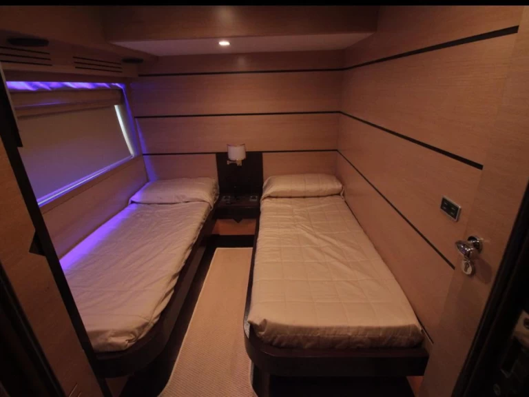 Alquiler de embarcaciones Leopard Leopard 23 enGardens Yacht Marina en Samboat