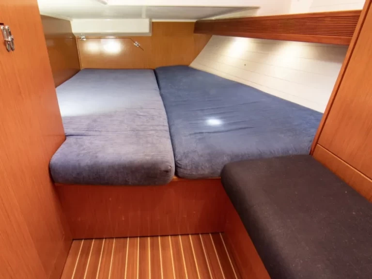 Alquiler de Bavaria Bavaria 40 en Nikiána