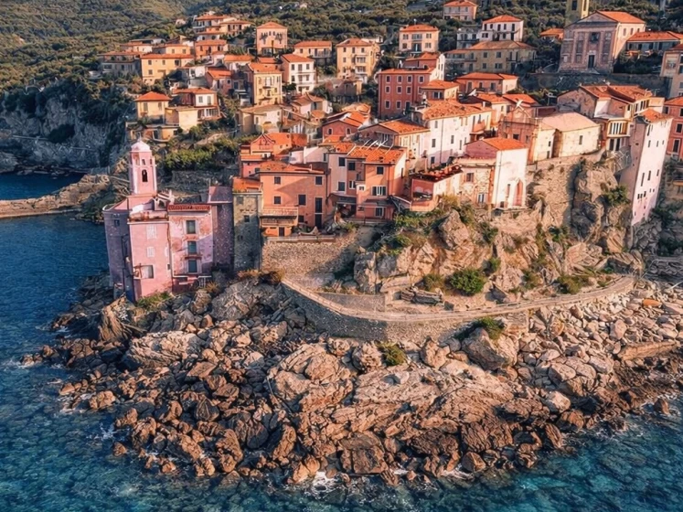 Alquiler de embarcaciones Boston Whaler Boston Whaler 220 Dauntless enLa Spezia en Samboat