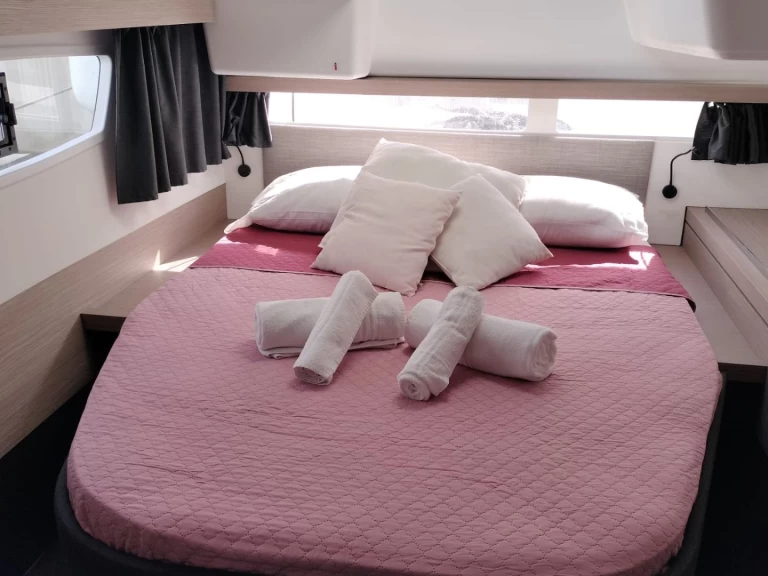 Alquiler de Catamarán, con o sin patrón Fountaine Pajot Cagliari