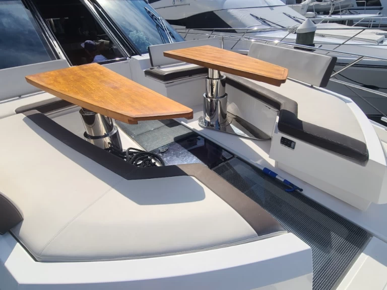 Alquiler de Yate de lujo, con o sin patrón Galeon Miami Beach