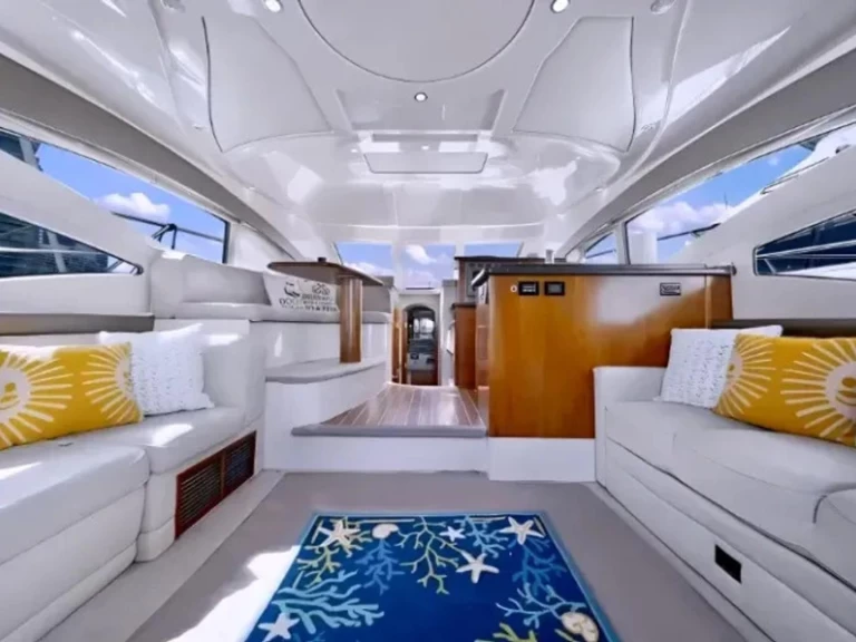 Alquiler de embarcaciones Cruisers 48 Cruiser  enMiami Beach en Samboat