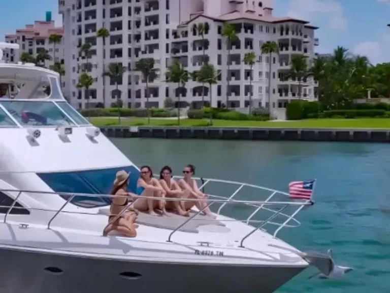 Alquiler Yate de lujo Cruisers con o sin  título de navegación