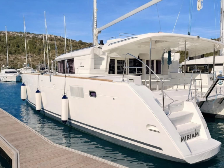 Alquiler de embarcaciones Lagoon Lagoon 450 F enPrimošten en Samboat