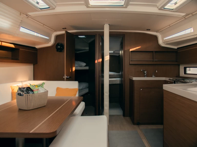 Alquiler de embarcaciones Bénéteau Oceanis 40.1 enOlbia en Samboat