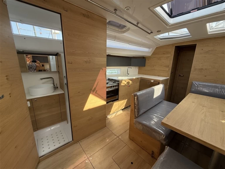 Alquiler Pula - Elan Impression 45 en SamBoat